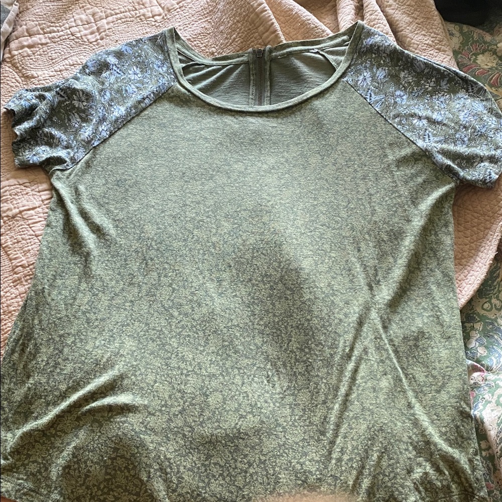 Green Short Sleeve Top with Patterned Sleeves